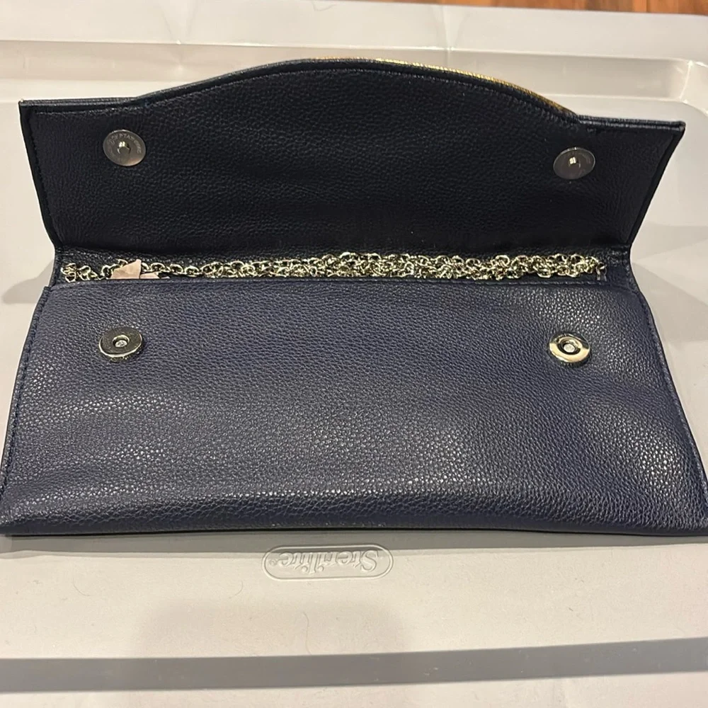 - 2Chique Boutique Women's Kiss Mark Navy Blue Clutch